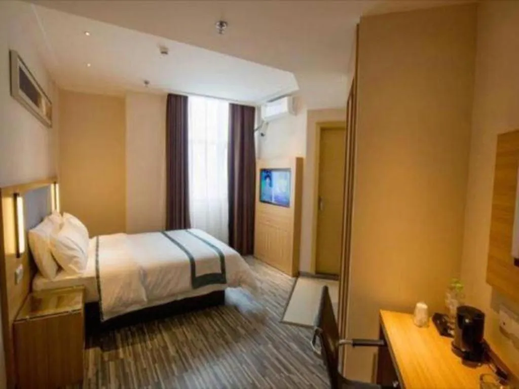 Bed in City Comfort Inn Deyang Shifang Yonghu Park