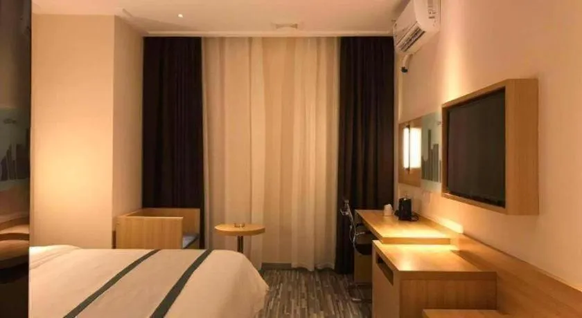 Bed in City Comfort Inn Deyang Shifang Yonghu Park
