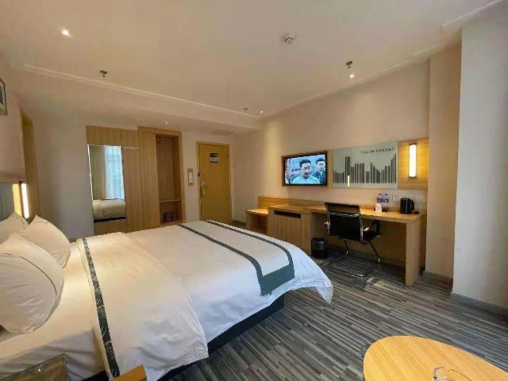 Bed in City Comfort Inn Deyang Shifang Yonghu Park