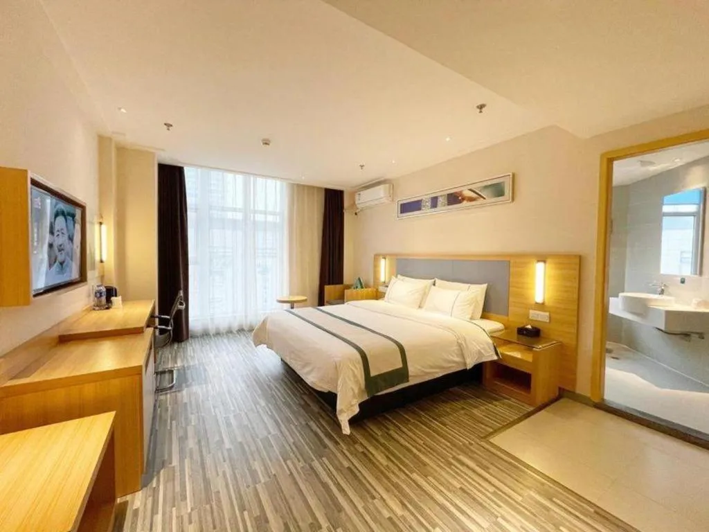 Bed in City Comfort Inn Deyang Shifang Yonghu Park