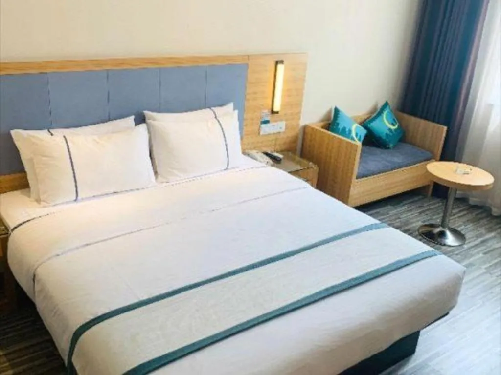 Bed in City Comfort Inn Deyang Shifang Yonghu Park
