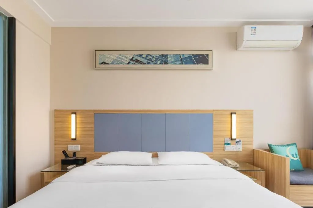 Bed in City Comfort Inn zhongshan Lihe Square Walmart