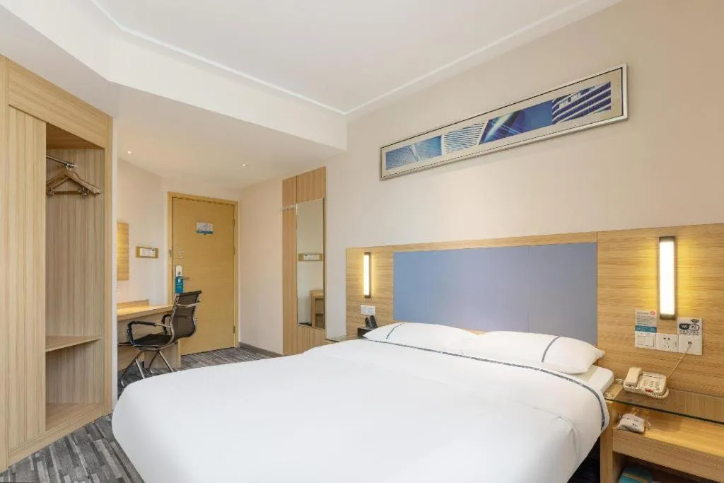 Bed in City Comfort Inn zhongshan Lihe Square Walmart