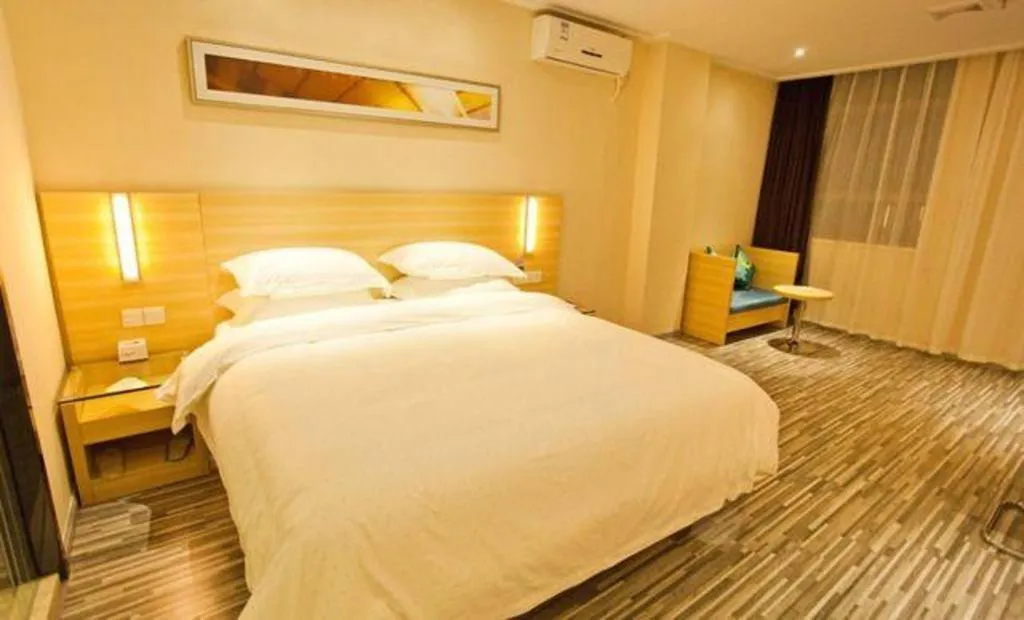 Bed in City Comfort Inn Huizhou Huiyang High-speed Railway Station