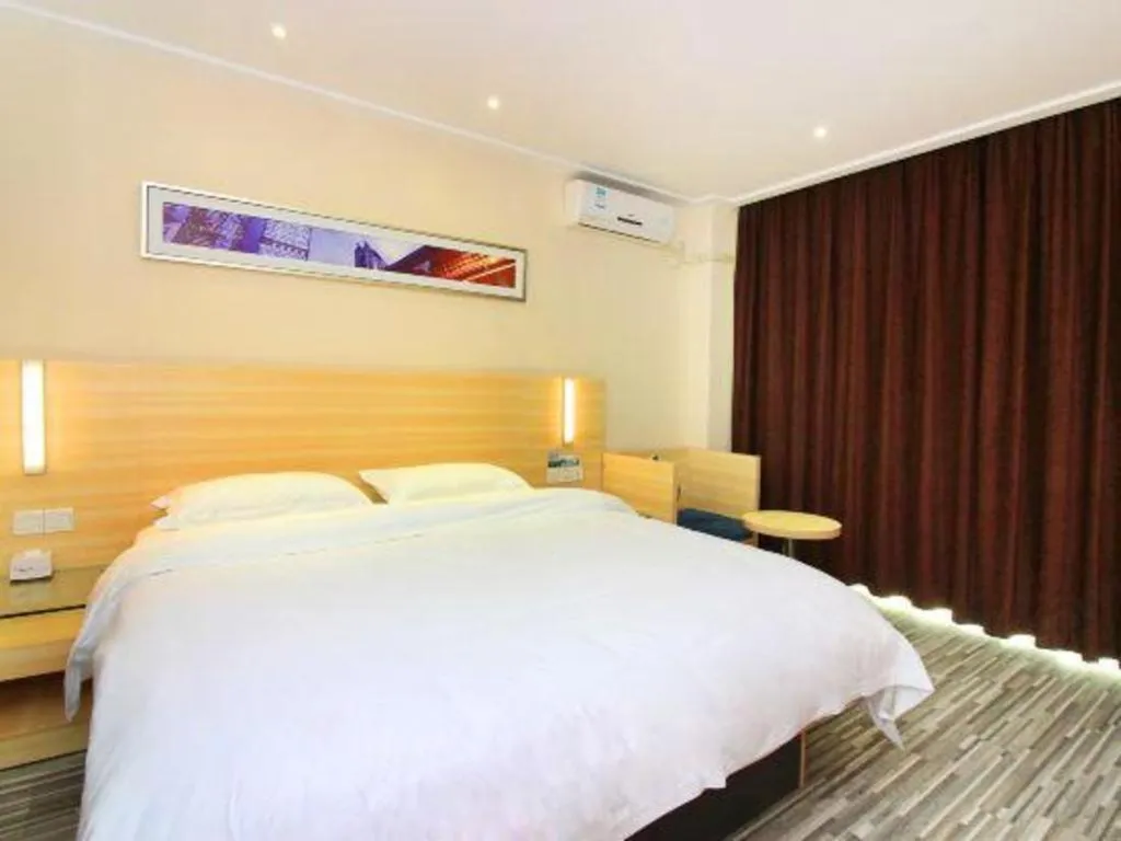 Bed in City Comfort Inn Huizhou Huiyang High-speed Railway Station