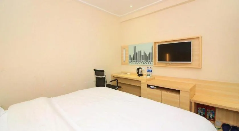 Bed in City Comfort Inn Huizhou Huiyang High-speed Railway Station
