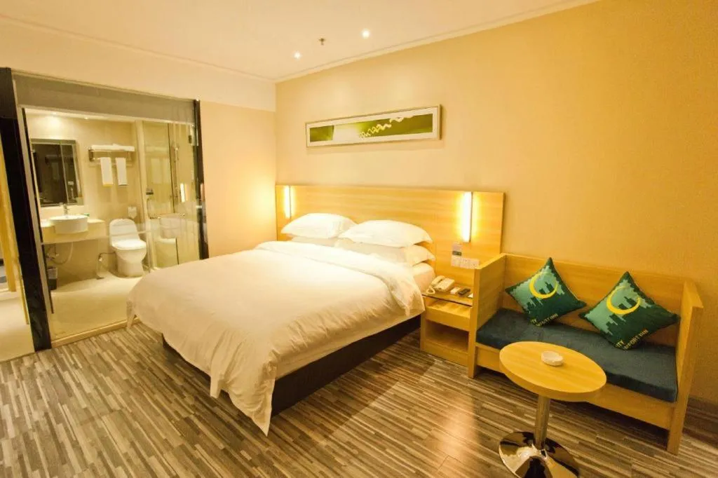 Bed in City Comfort Inn Huizhou Huiyang High-speed Railway Station