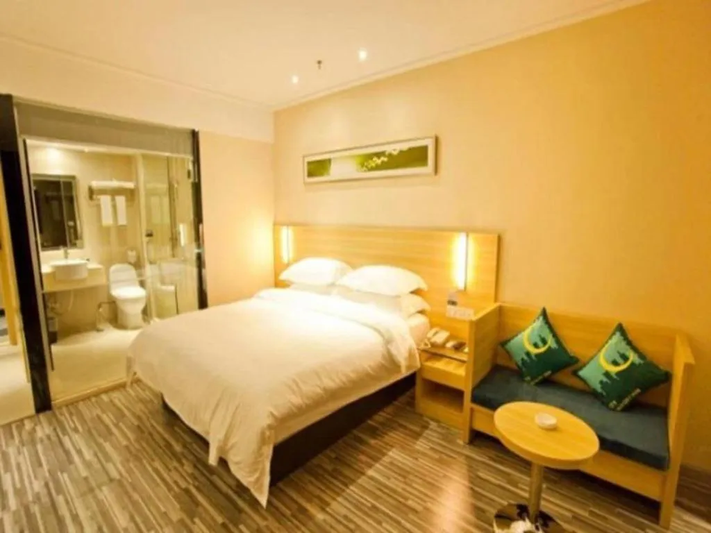 Bed in City Comfort Inn Huizhou Huiyang High-speed Railway Station