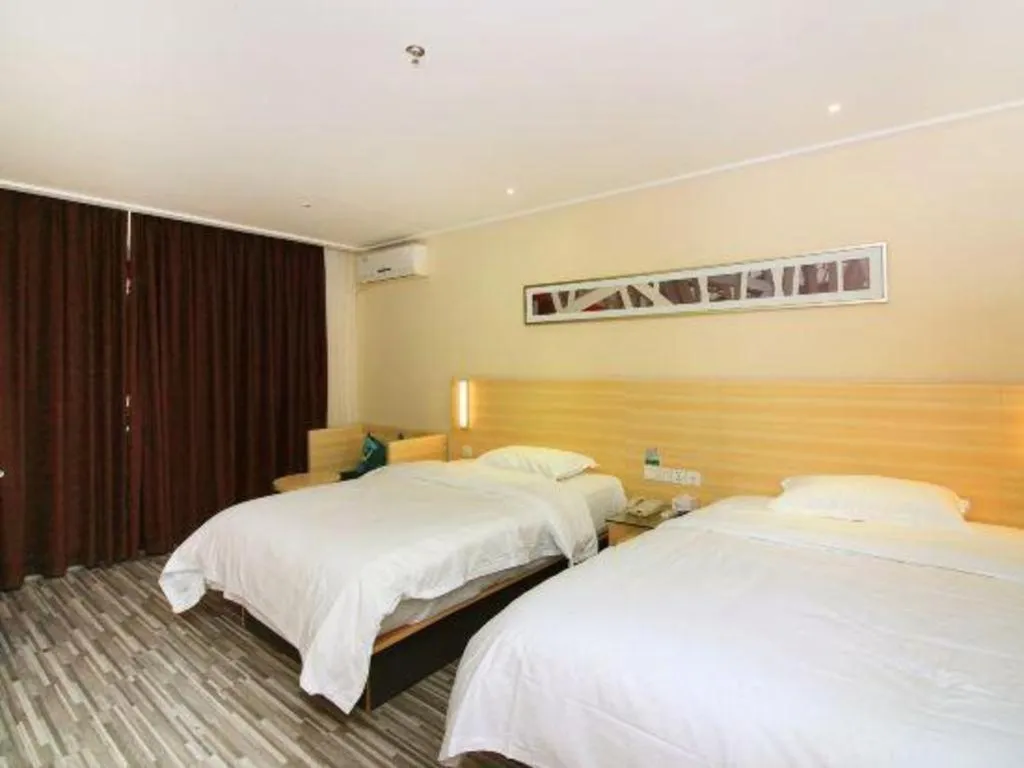 Bed in City Comfort Inn Huizhou Huiyang High-speed Railway Station