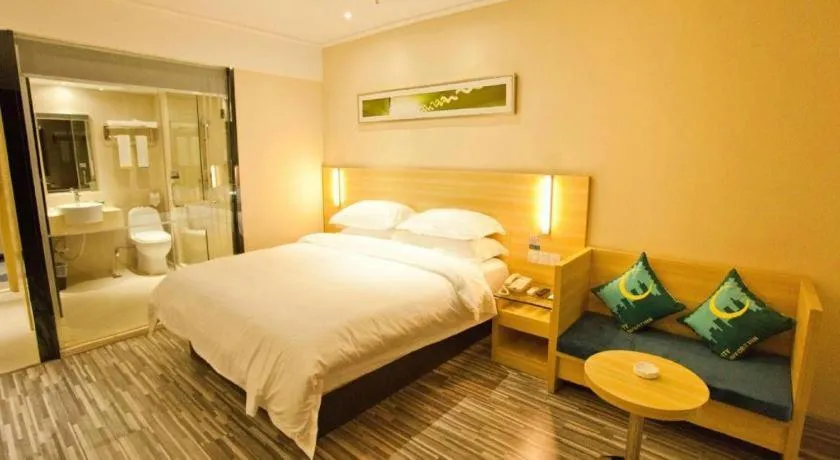 Bed in City Comfort Inn Huizhou Huiyang High-speed Railway Station