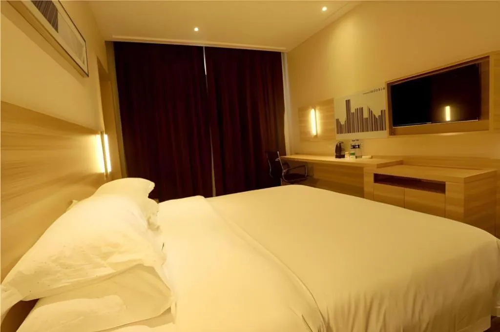 Bed in City Comfort Inn Huizhou Huiyang High-speed Railway Station