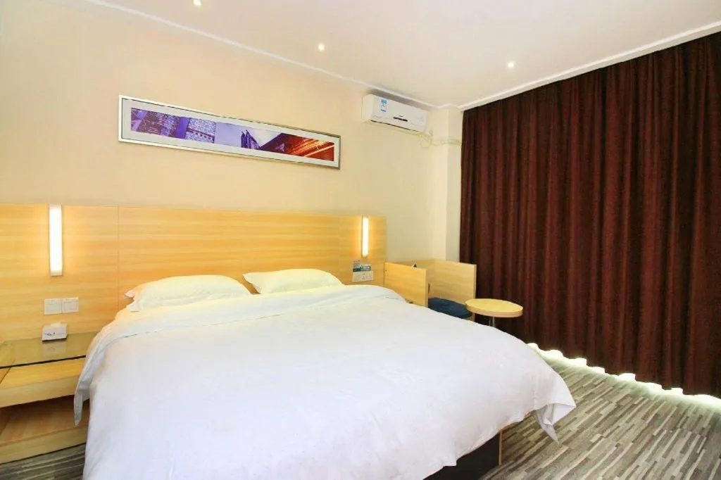 Bed in City Comfort Inn Huizhou Huiyang High-speed Railway Station