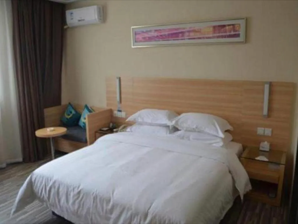 Bed in City Comfort Inn Huizhou Huiyang High-speed Railway Station