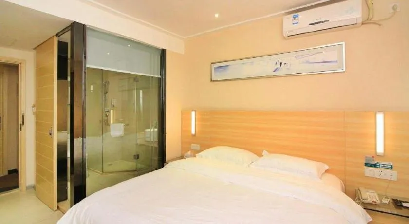 Bed in City Comfort Inn Huizhou Huiyang High-speed Railway Station