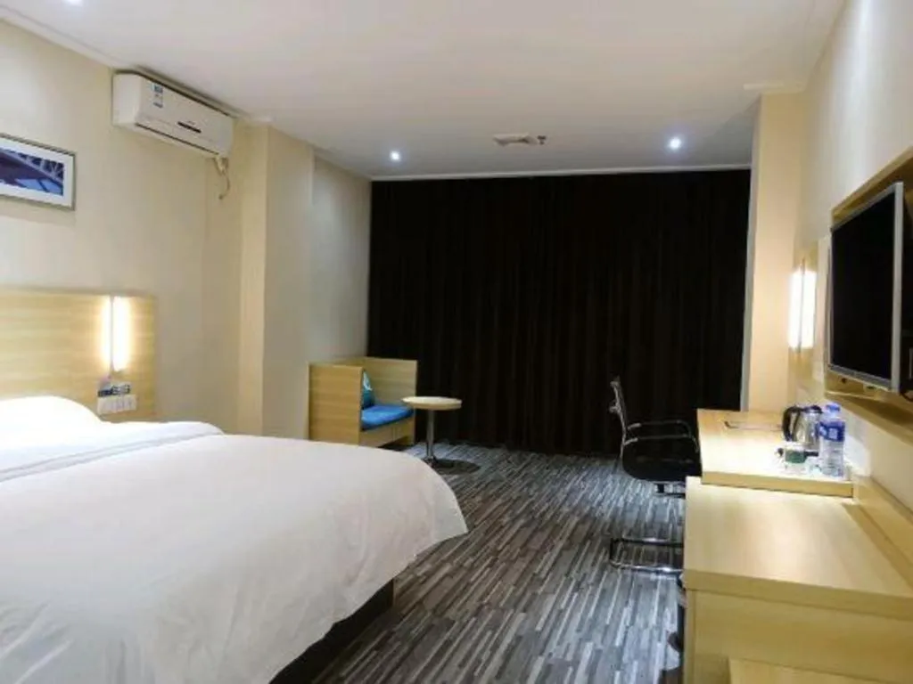 Bed in City Comfort Inn Huizhou Huiyang High-speed Railway Station