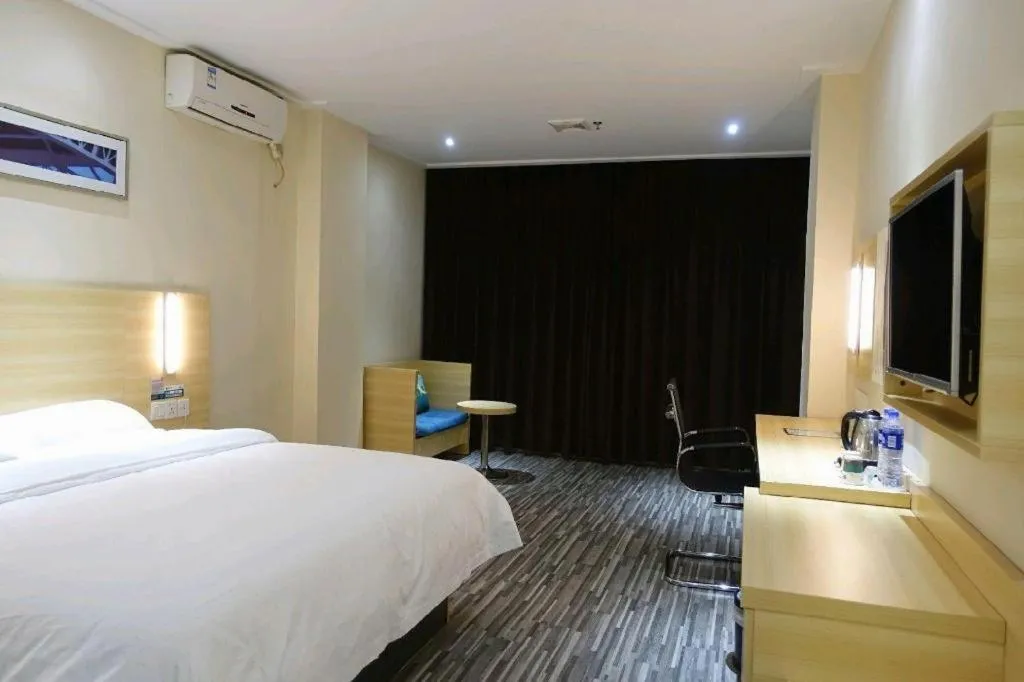 Bed in City Comfort Inn Huizhou Huiyang High-speed Railway Station