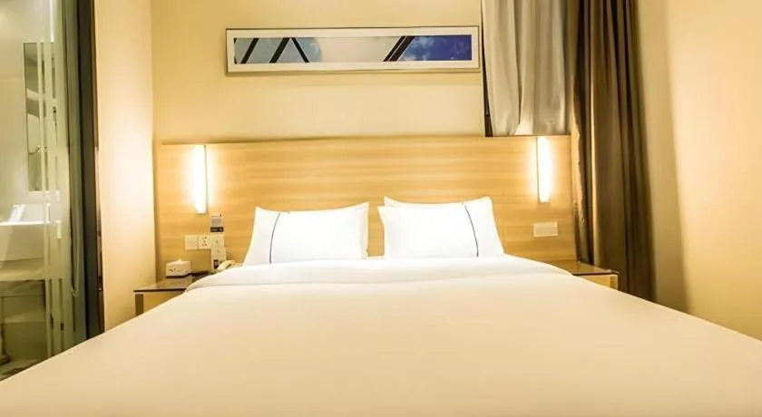 Bed in City Comfort Inn Guigang Pingnan Bus Station Jiangbin Park