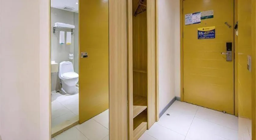 Bed in City Comfort Inn Zhanjiang Middle Renmin Avenue Dingsheng Square