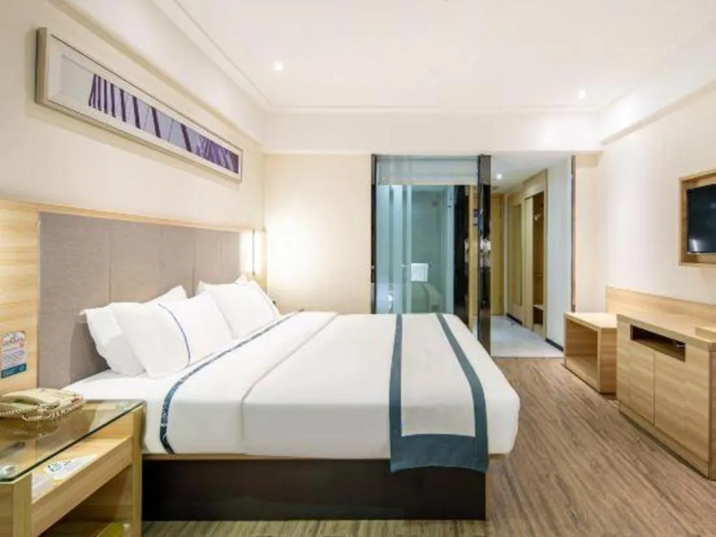 Bed in City Comfort Inn Wuzhou Arcade City Sanzongfu