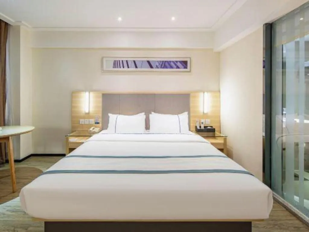 Bed in City Comfort Inn Wuzhou Arcade City Sanzongfu