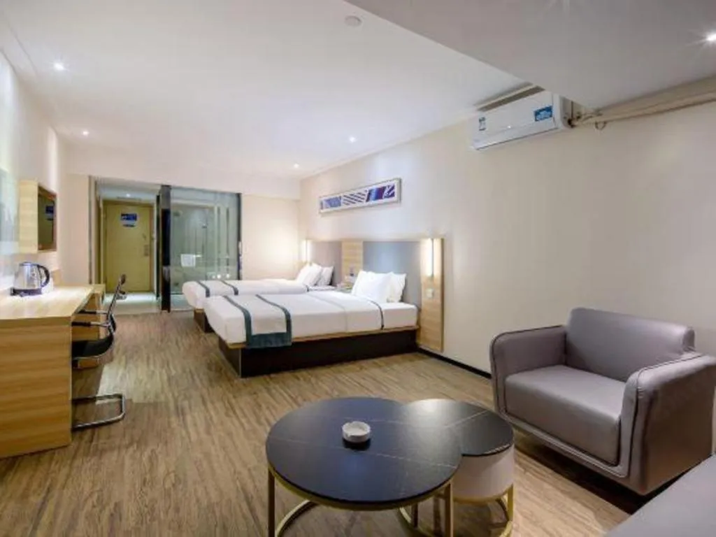 Bed in City Comfort Inn Wuzhou Arcade City Sanzongfu