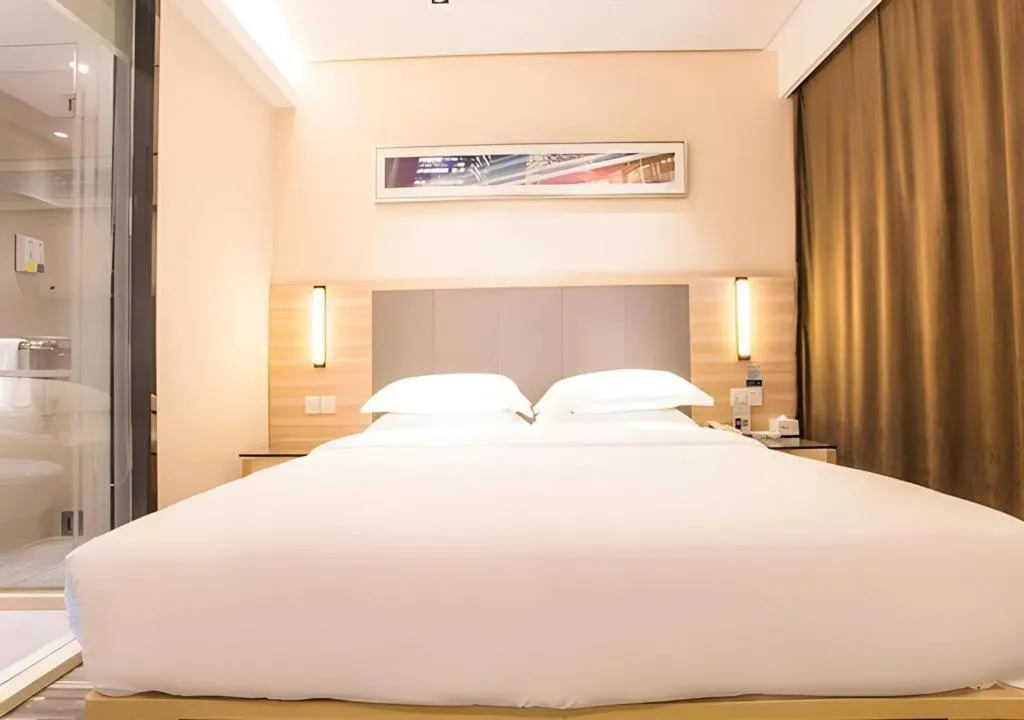 Bed in City Comfort Inn Wuzhou Arcade City Sanzongfu