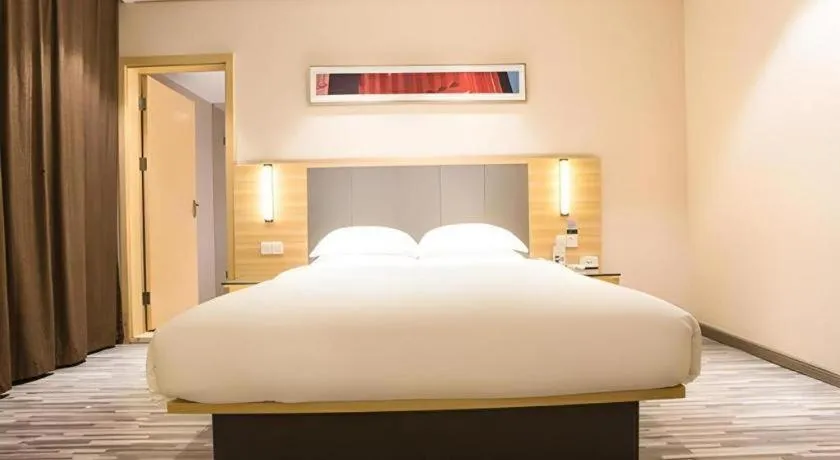 Bed in City Comfort Inn Wuzhou Arcade City Sanzongfu