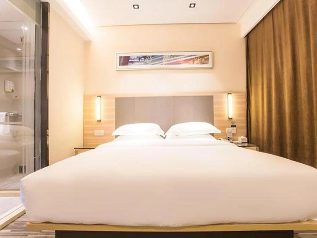Bed in City Comfort Inn Wuzhou Arcade City Sanzongfu