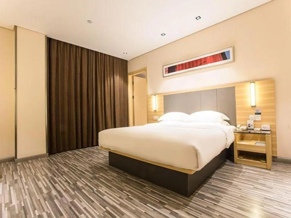 Bed in City Comfort Inn Wuzhou Arcade City Sanzongfu