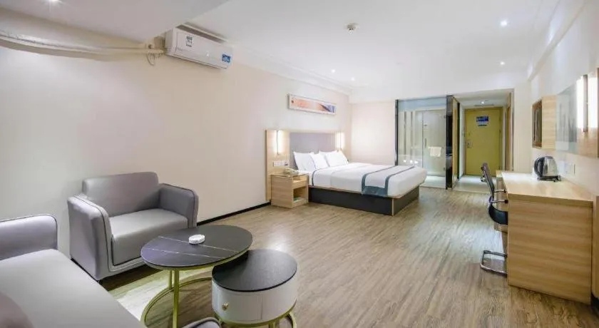 Bed in City Comfort Inn Wuzhou Arcade City Sanzongfu