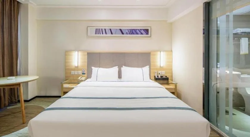Bed in City Comfort Inn Wuzhou Arcade City Sanzongfu