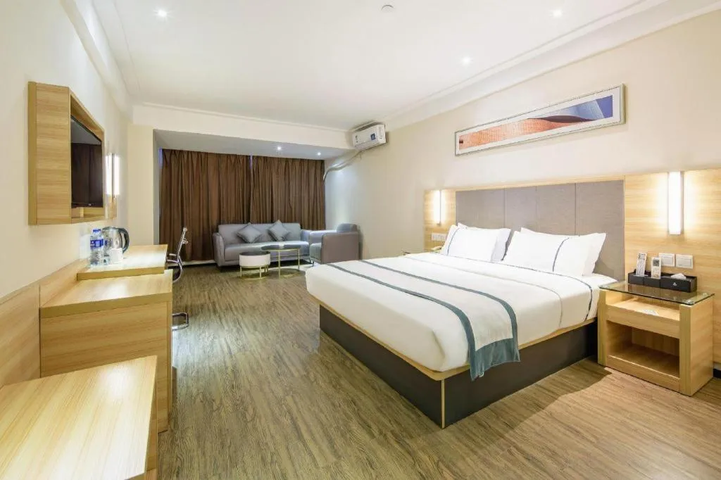 Bed in City Comfort Inn Wuzhou Arcade City Sanzongfu