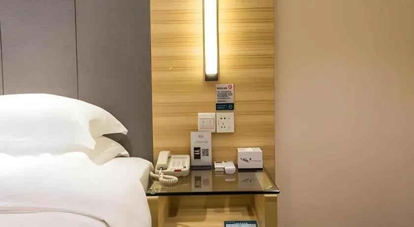 Bed in City Comfort Inn Wuzhou Arcade City Sanzongfu