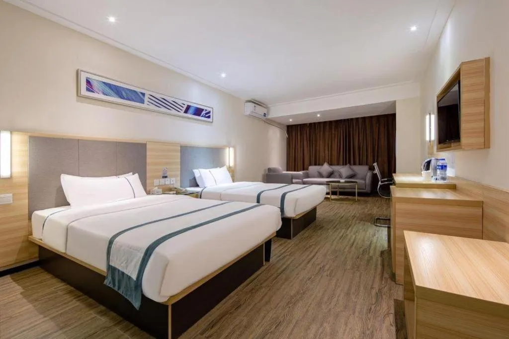 Bed in City Comfort Inn Wuzhou Arcade City Sanzongfu