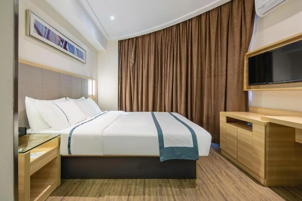 Bed in City Comfort Inn Wuzhou Arcade City Sanzongfu