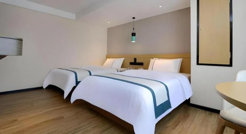 Bed in City Comfort Inn Guiyang North High Speed Railway Station