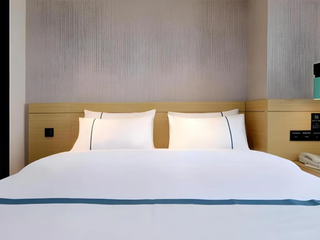 Bed in City Comfort Inn Guiyang North High Speed Railway Station