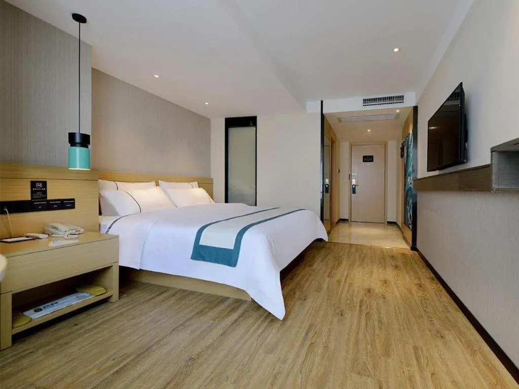 Bed in City Comfort Inn Guiyang North High Speed Railway Station