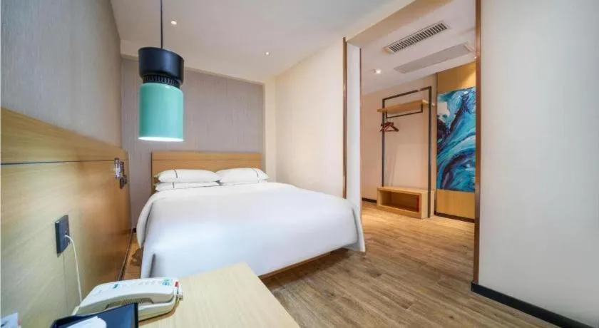 Bed in City Comfort Inn Guiyang North High Speed Railway Station