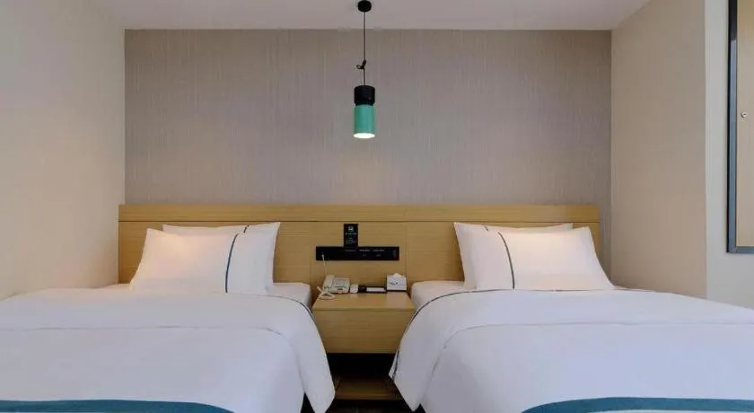 Bed in City Comfort Inn Guiyang North High Speed Railway Station