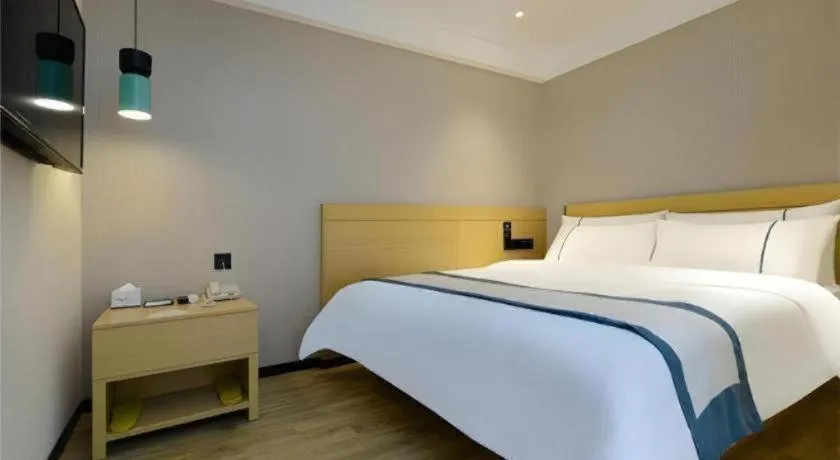 Bed in City Comfort Inn Guiyang North High Speed Railway Station