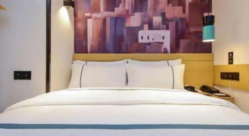 Bed in City Comfort Inn Zunyi Wuchuan