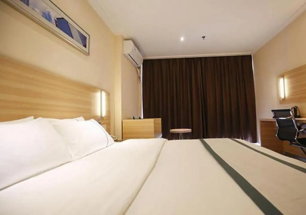 Bed in City Comfort Inn Lichuan Railway Station Tenglong Cave