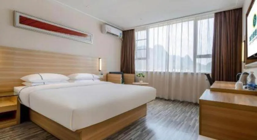 Bed in City Comfort Inn Hezhou High Speed Railway Station