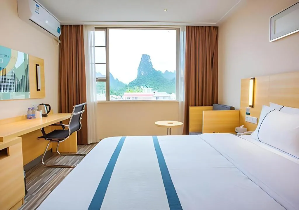 Bed in City Comfort Inn Hezhou High Speed Railway Station