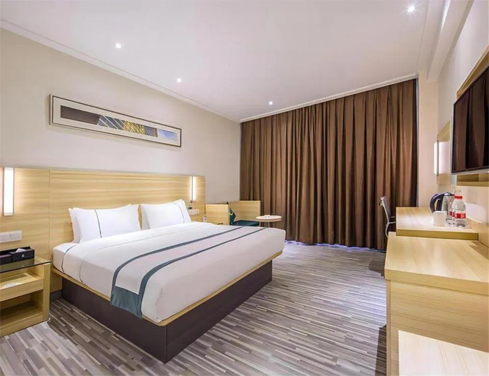 Bed in City Comfort Inn Huanggang Dongmen Road Wanda Plaza