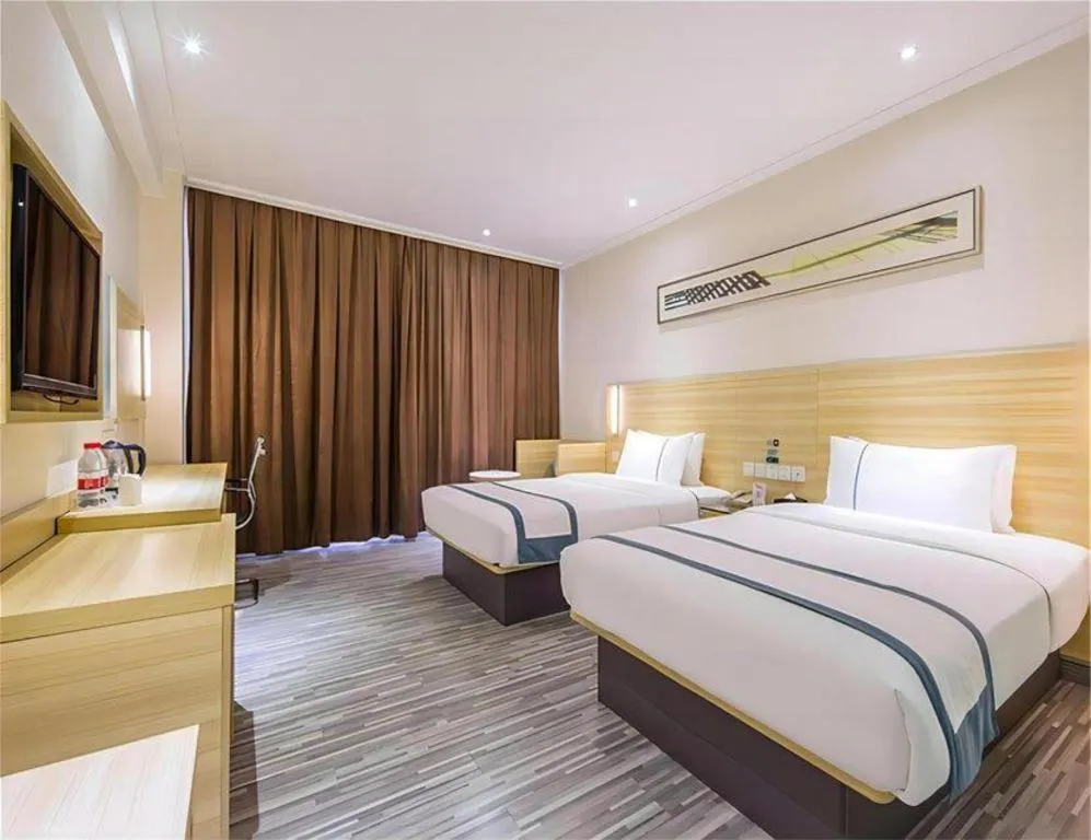 Bed in City Comfort Inn Huanggang Dongmen Road Wanda Plaza