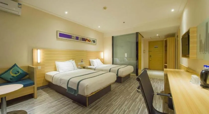 Bed in City Comfort Inn Huanggang Dongmen Road Wanda Plaza