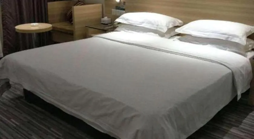 Bed in City Comfort Inn Huanggang Dongmen Road Wanda Plaza