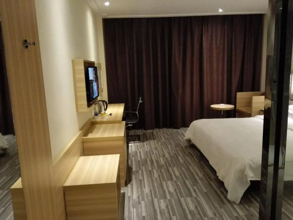 Bed in City Comfort Inn Huanggang Dongmen Road Wanda Plaza